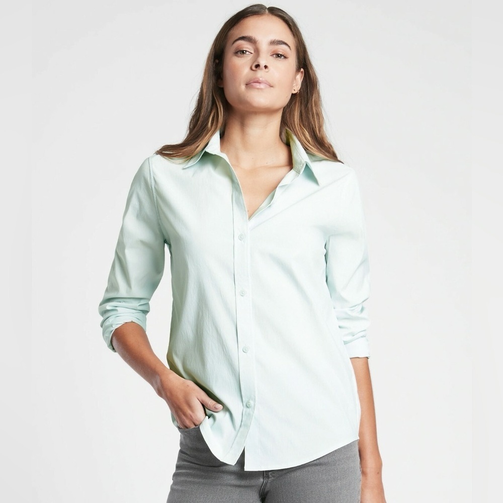 Athleta Midtown Button Down Shirt in Halcyon Blue size Medium